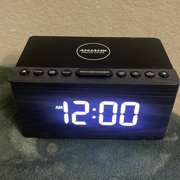 ANJANK Wooden Digital Alarm Clock FM WIRELESS SMARTPHONES CHARGER - Picture 2 of 14